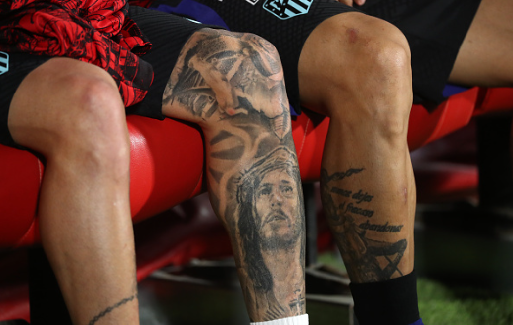 Tatuagem de Jesus de Rodrigo De Paul na perna esquerda
